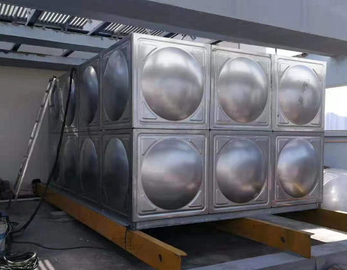 高位消防水箱設(shè)置位置的探討:屋面與最高層房間內(nèi)的可行性分析